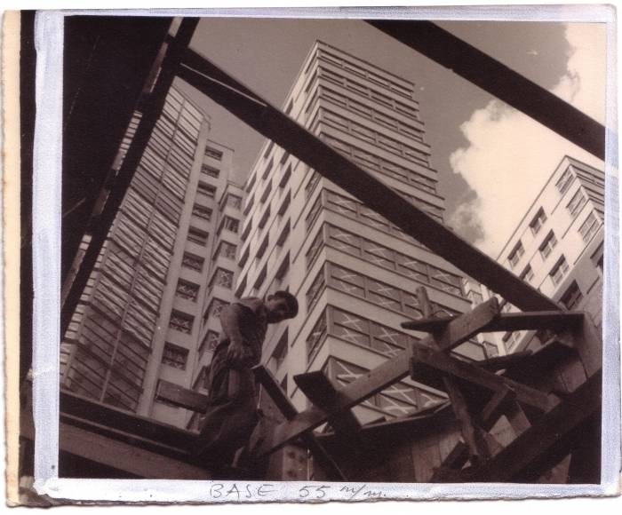 Hospital de Clínicas, Arq. Carlos Surraco<br>Fotografía de Carlos Surraco, 1950 circa. <br>Archivo IHA. - Curso Arquitectos uruguayos del siglo XX - Documentos para una historia de la arquitectura nacional - Museo Nacional de Artes Visuales