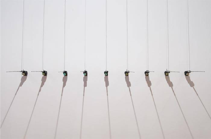 Emisor, 2012. Diego Masi (1965). Instalación. 350 x 120 cm. Nº inv. 4978. - Diego Masi: Artistas en sus propias palabras de la muestra "Somos Jugando" - Museo Nacional de Artes Visuales