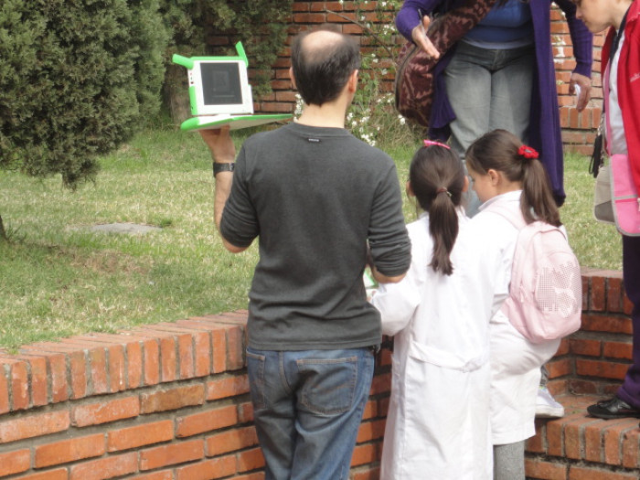  - Actividad con ceibalitas: Juego del QR en el Jardín del Museo - Museo Nacional de Artes Visuales