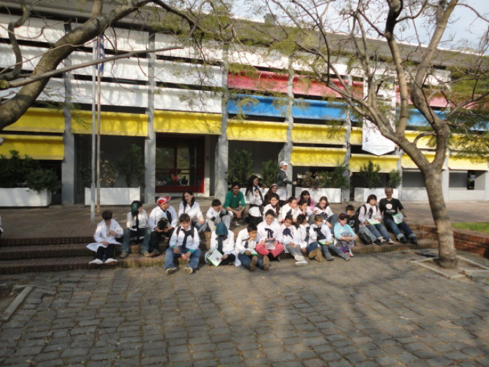  - Actividad con ceibalitas: Juego del QR en el Jardín del Museo - Museo Nacional de Artes Visuales