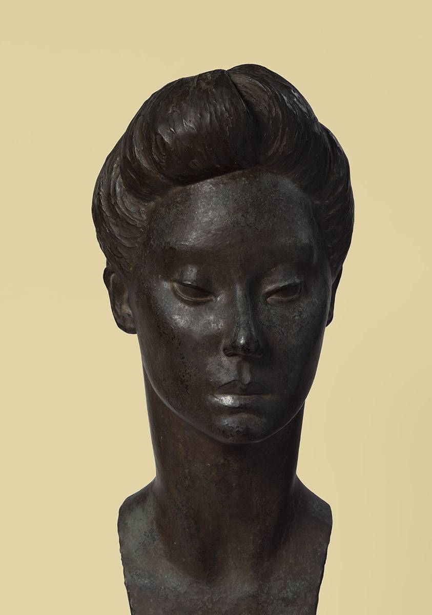 Cabeza de mujer. María Carmen Portela de Sosa (1898-1983). Bronce.  62 x 23 x 31 cm. Nº inv. 1537.