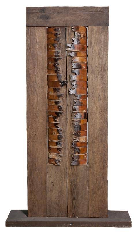 Enfrentados, 2001. Pablo Damiani (1961). Madera tallada.  171,0 x 99,50 x 28,0 cm. Nº inv. 4810.