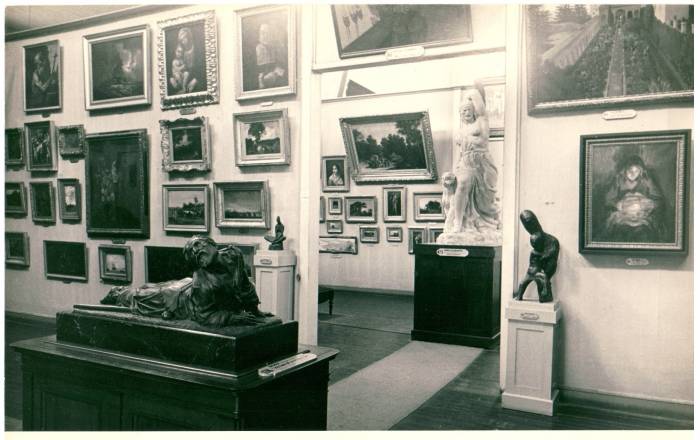 Historia del Museo - Sala de exposiciones del entonces Museo Nacional de Bellas Artes (c.1950), actualmente MNAV.