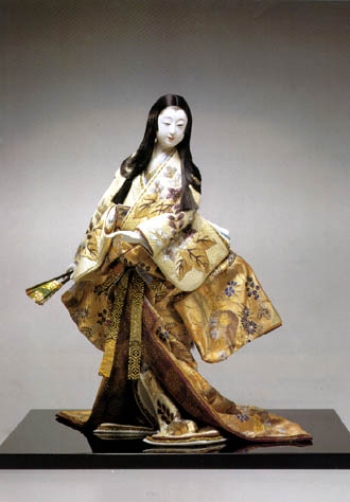 Los tradicionales muñecos japoneses - Museo Nacional de Artes Visuales - 